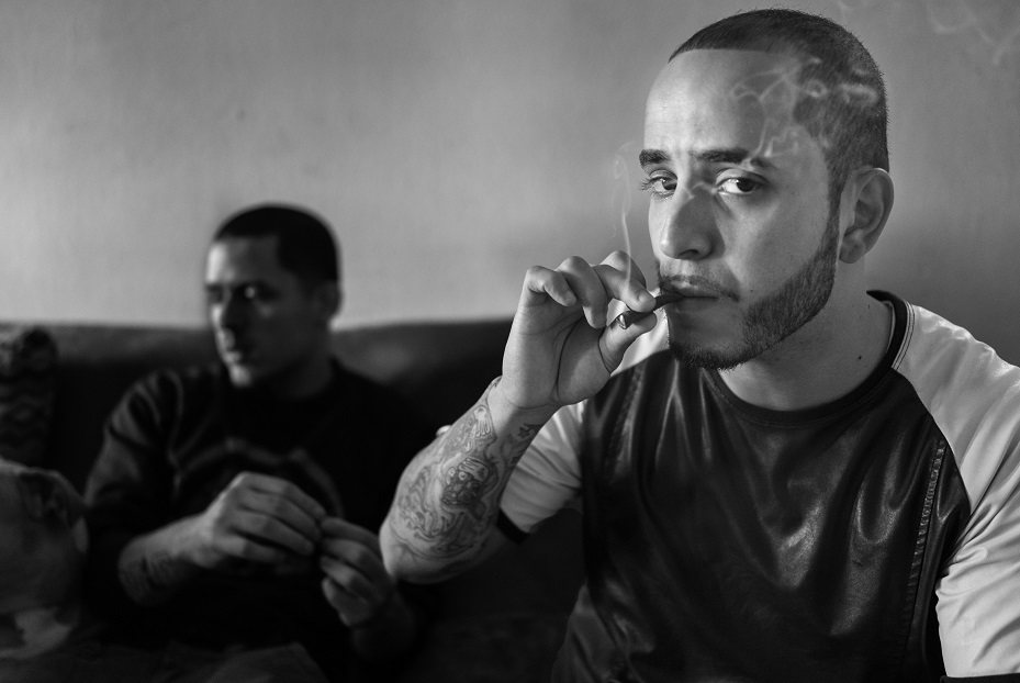 Фотография: Линия крови: фотограф погрузился в жизнь членов банды Latin Kings в Бруклине №15 - BigPicture.ru