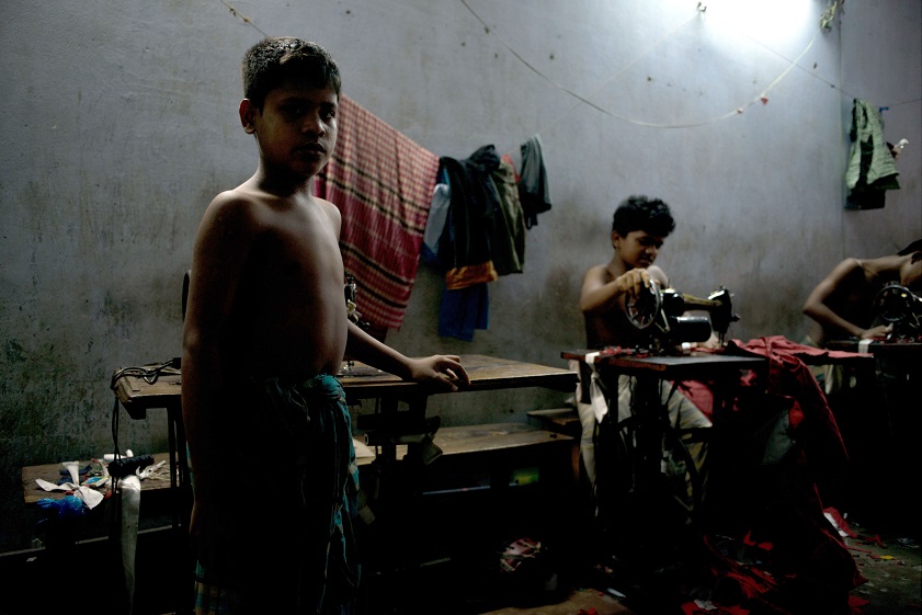 Фотография: За этикеткой: фотограф изучил швейную промышленность в Бангладеш №8 - BigPicture.ru