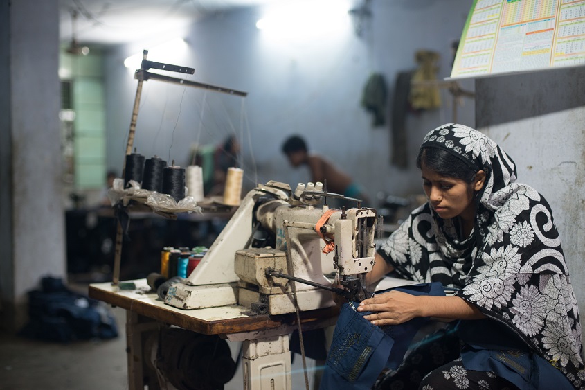 Фотография: За этикеткой: фотограф изучил швейную промышленность в Бангладеш №10 - BigPicture.ru