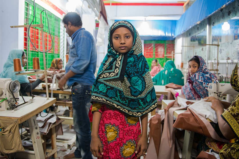 Фотография: За этикеткой: фотограф изучил швейную промышленность в Бангладеш №17 - BigPicture.ru