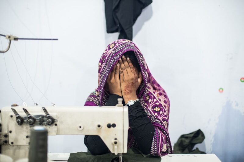 Фотография: За этикеткой: фотограф изучил швейную промышленность в Бангладеш №1 - BigPicture.ru