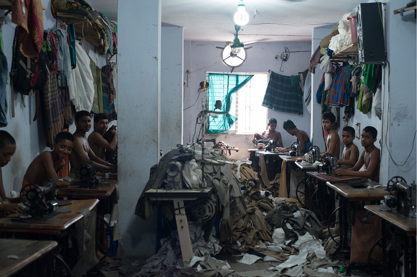 Фотография: За этикеткой: фотограф изучил швейную промышленность в Бангладеш №24 - BigPicture.ru