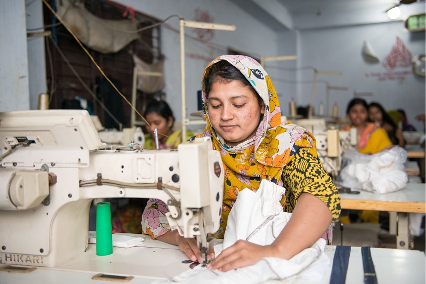 Фотография: За этикеткой: фотограф изучил швейную промышленность в Бангладеш №25 - BigPicture.ru
