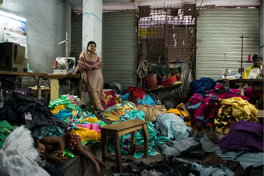 Фотография: За этикеткой: фотограф изучил швейную промышленность в Бангладеш №27 - BigPicture.ru