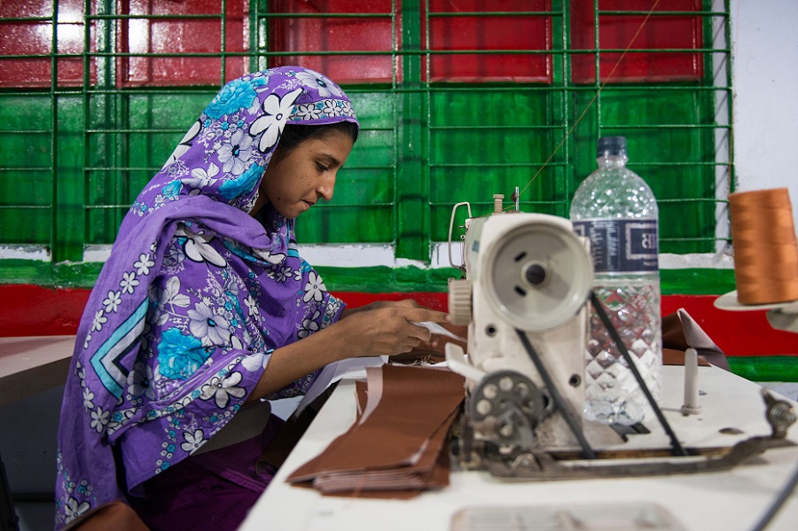 Фотография: За этикеткой: фотограф изучил швейную промышленность в Бангладеш №29 - BigPicture.ru
