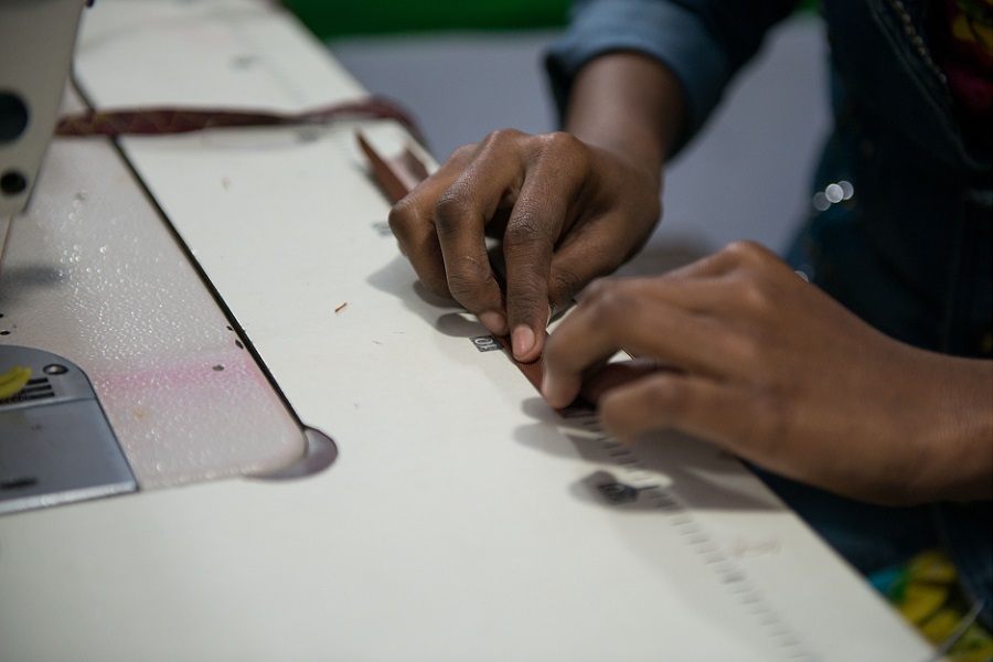 Фотография: За этикеткой: фотограф изучил швейную промышленность в Бангладеш №30 - BigPicture.ru