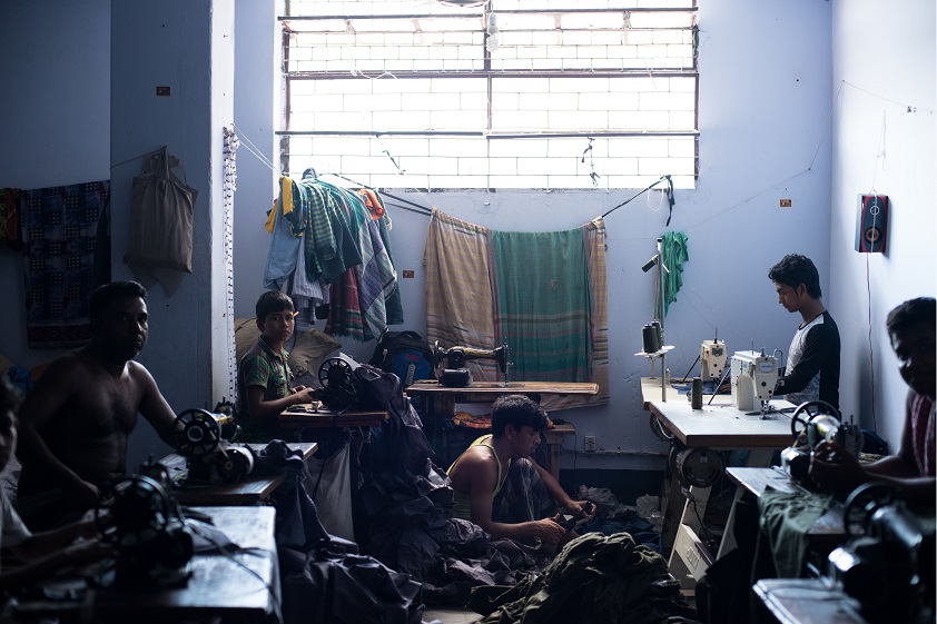 Фотография: За этикеткой: фотограф изучил швейную промышленность в Бангладеш №33 - BigPicture.ru