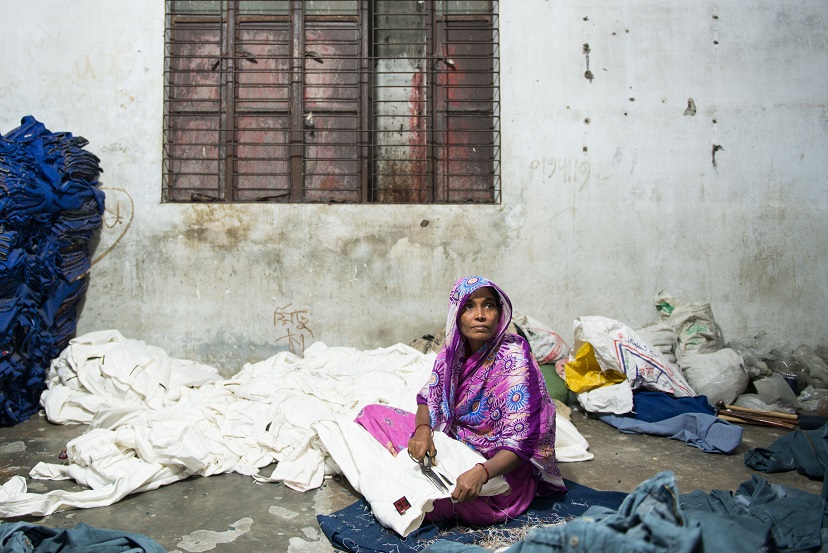 Фотография: За этикеткой: фотограф изучил швейную промышленность в Бангладеш №34 - BigPicture.ru