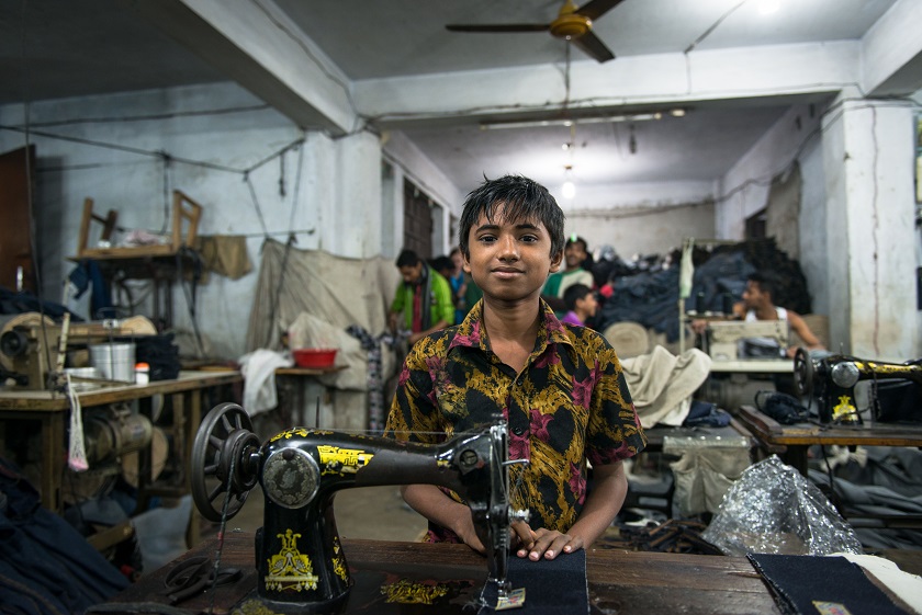 Фотография: За этикеткой: фотограф изучил швейную промышленность в Бангладеш №35 - BigPicture.ru