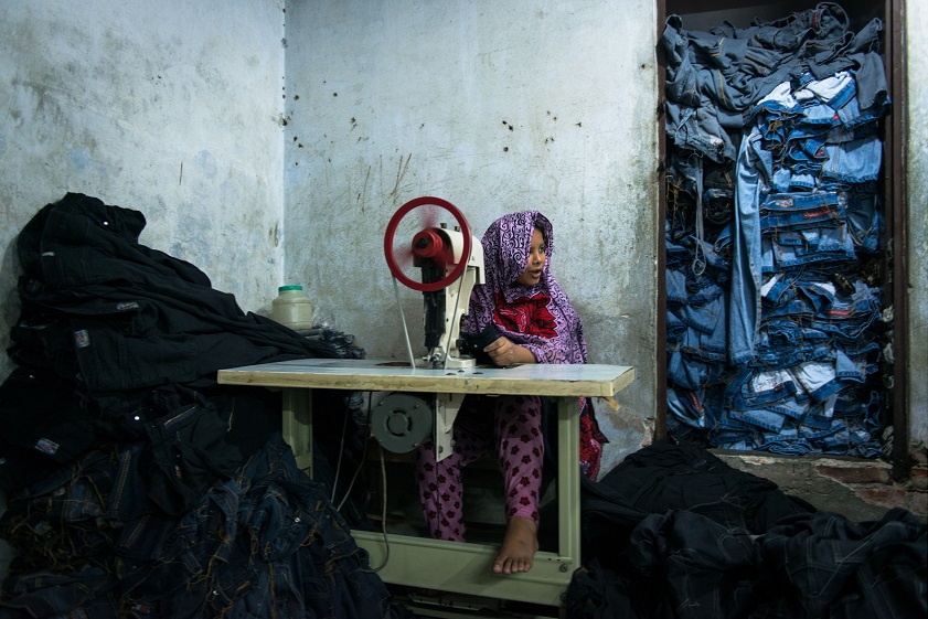 Фотография: За этикеткой: фотограф изучил швейную промышленность в Бангладеш №36 - BigPicture.ru