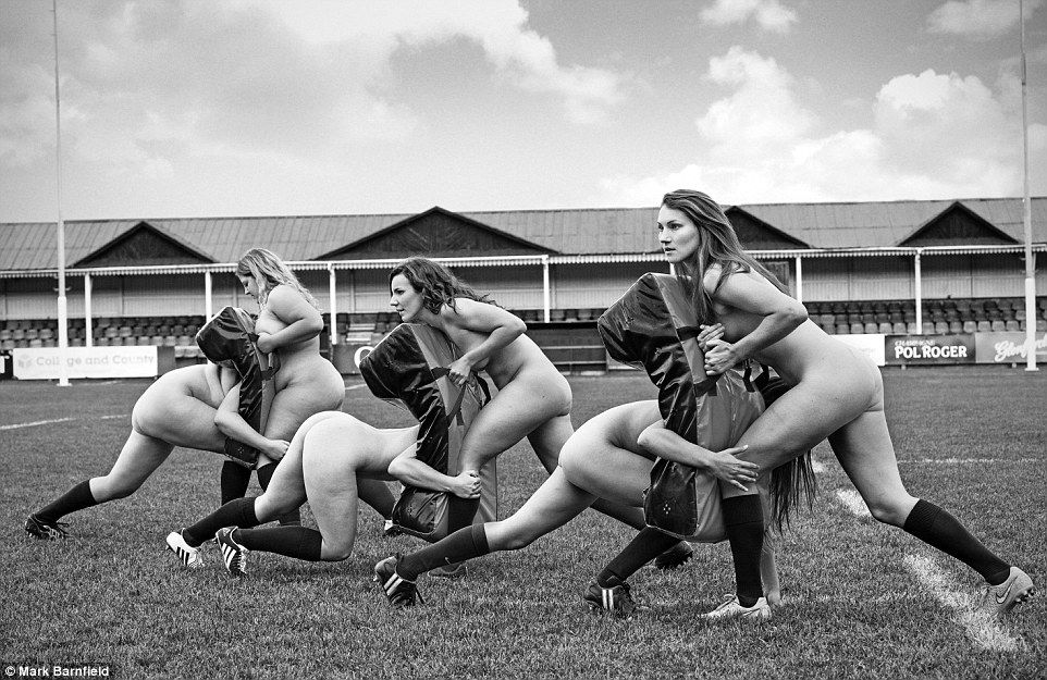 Фотография: Игроки женской университетской команды Оксфорда по регби разделись для благотворительности №5 - BigPicture.ru