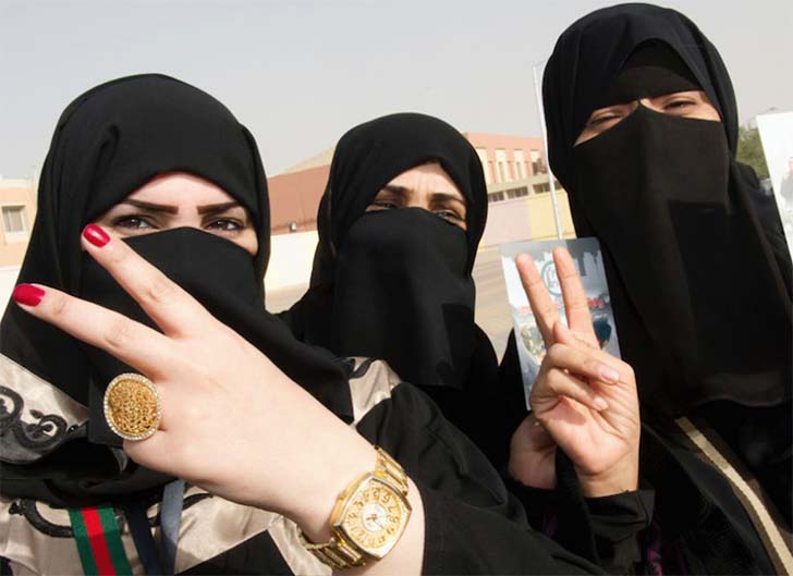 Фотография: Первое женское голосование в истории Саудовской Аравии №2 - BigPicture.ru