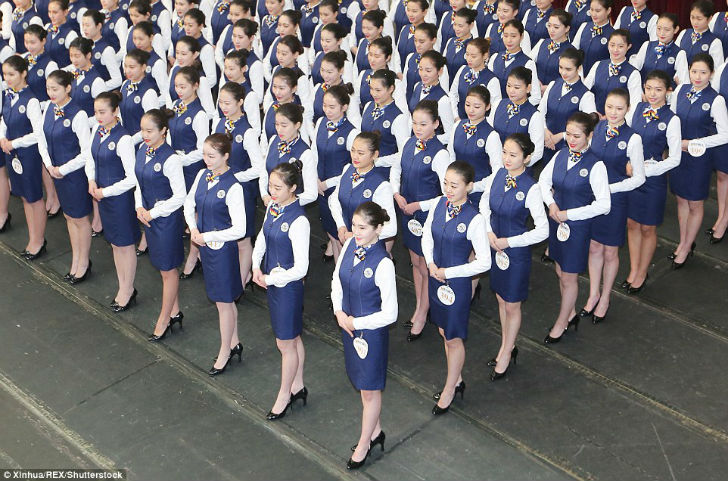 Фотография: Китайские школьницы позируют в бикини в надежде стать стюардессой или моделью №4 - BigPicture.ru