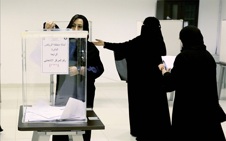 Фотография: Первое женское голосование в истории Саудовской Аравии №7 - BigPicture.ru