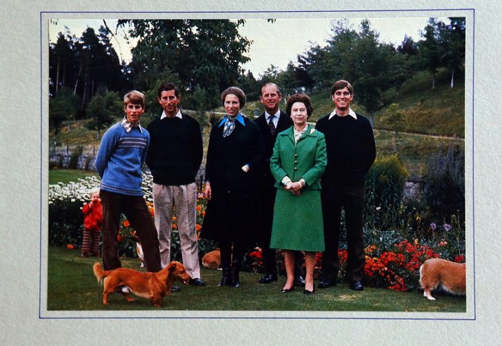 Фотография: Как королевское семейство Великобритании поздравляет с Рождеством на протяжении последних 65 лет №6 - BigPicture.ru