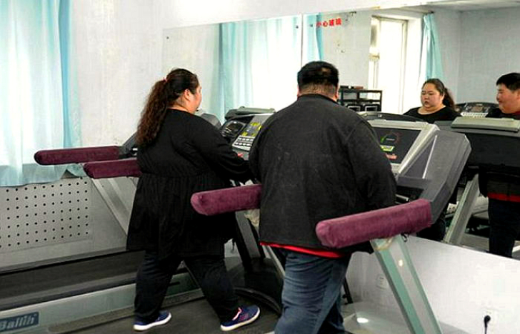 Фотография: Самая толстая пара Китая хочет сбросить вес, чтобы завести ребенка №6 - BigPicture.ru