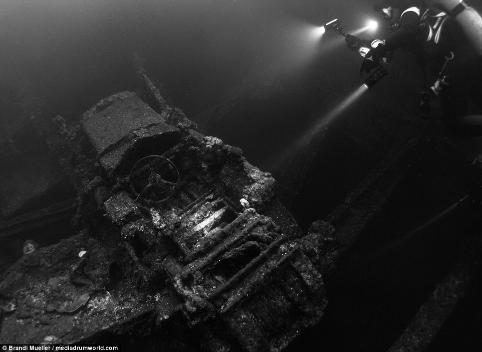 Фотография: Подводное кладбище Японии: снимки затопленной техники времен Второй мировой №1 - BigPicture.ru