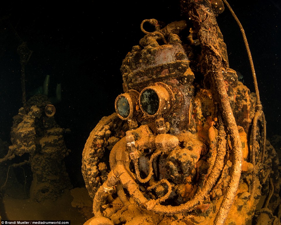 Фотография: Подводное кладбище Японии: снимки затопленной техники времен Второй мировой №10 - BigPicture.ru