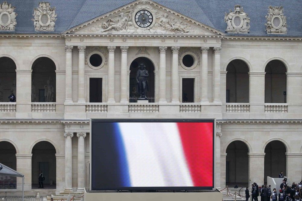 Фотография: Как французы чтут память жертв терактов №8 - BigPicture.ru