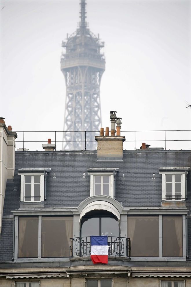 Фотография: Как французы чтут память жертв терактов №9 - BigPicture.ru