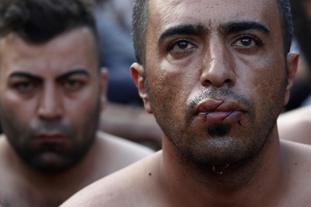Фотография: Иранские беженцы зашили себе рты №7 - BigPicture.ru