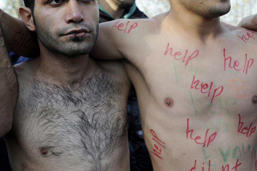 Фотография: Иранские беженцы зашили себе рты №9 - BigPicture.ru