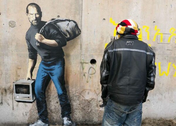 Бэнкси посвятил граффити сыну сирийского мигранта Стиву Джобсу