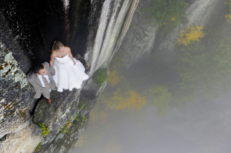 Фотография: На краю: новое слово в экстремальной свадебной фотографии №1 - BigPicture.ru
