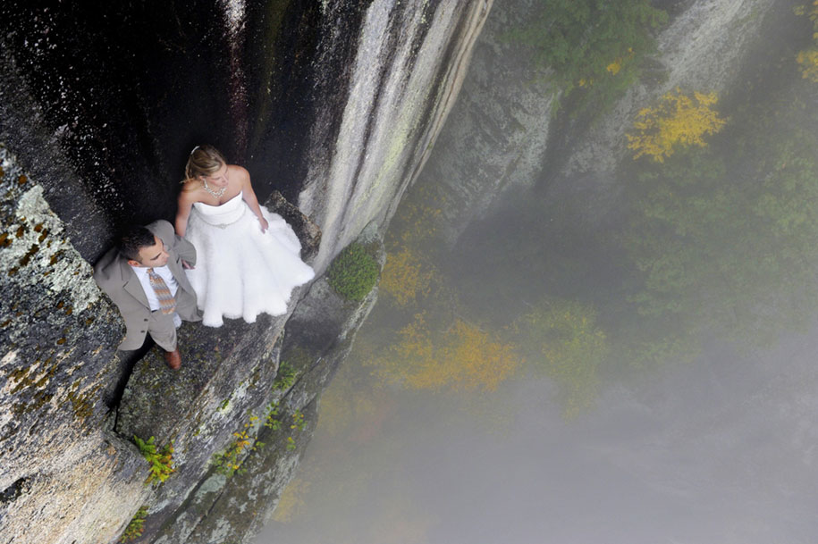 Фотография: На краю: новое слово в экстремальной свадебной фотографии №2 - BigPicture.ru