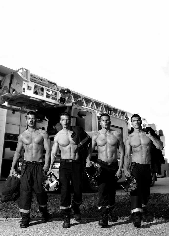 Фотография: Французские пожарные выпустили ну просто огненный календарь на 2016 год №9 - BigPicture.ru