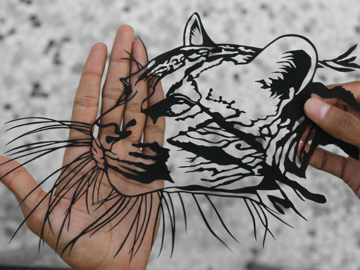 Индийский художник Парт Котекар вырезает из бумаги