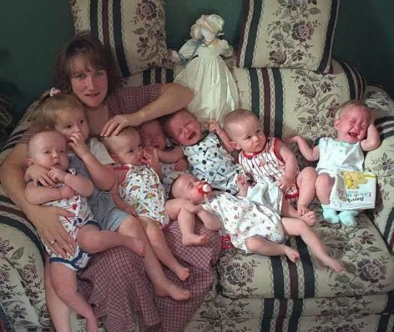 Фотография: Первым в мире семерняшкам исполнилось 18 лет! Вот как они выглядят сегодня №3 - BigPicture.ru