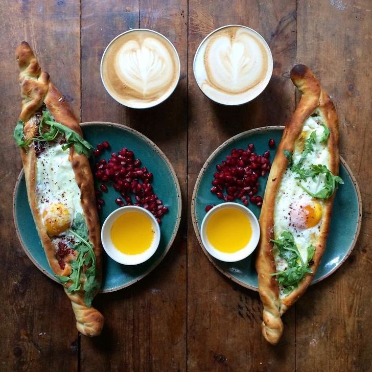 Фотография: Мужчина каждый день делает симметричные завтраки для своего любимого №3 - BigPicture.ru