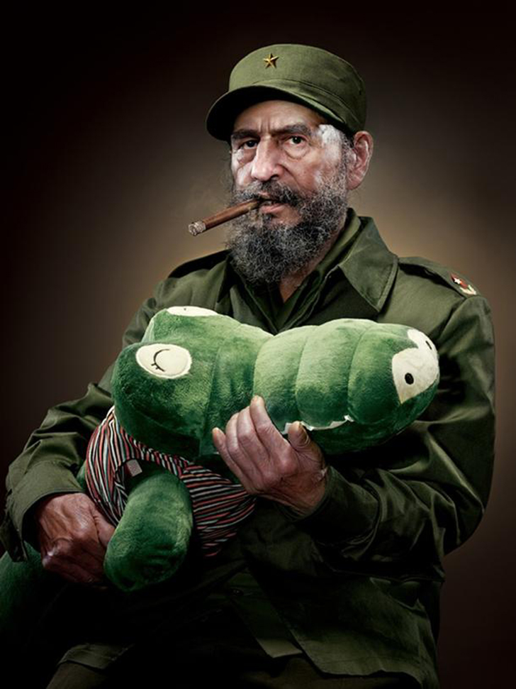 Фотография: Портреты мировых диктаторов, обнимающих мягкие игрушки №5 - BigPicture.ru