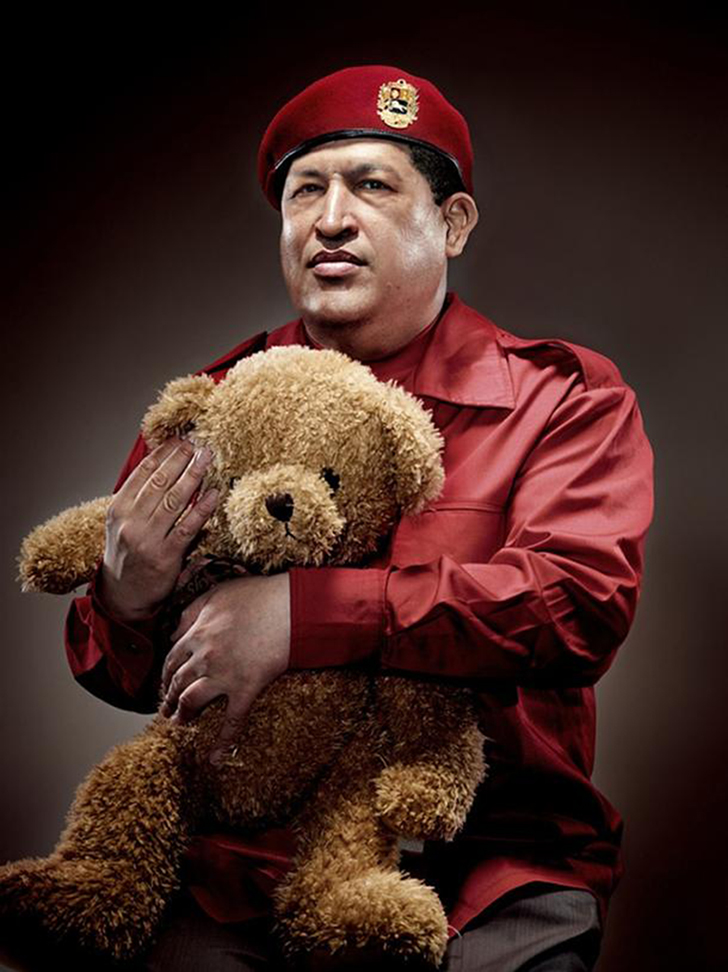 Фотография: Портреты мировых диктаторов, обнимающих мягкие игрушки №4 - BigPicture.ru