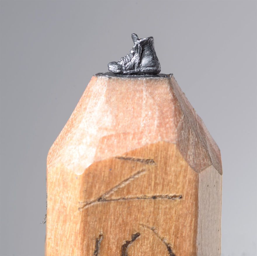 Фотография: Художница вырезает из карандашных грифелей крохотные шедевры №10 - BigPicture.ru