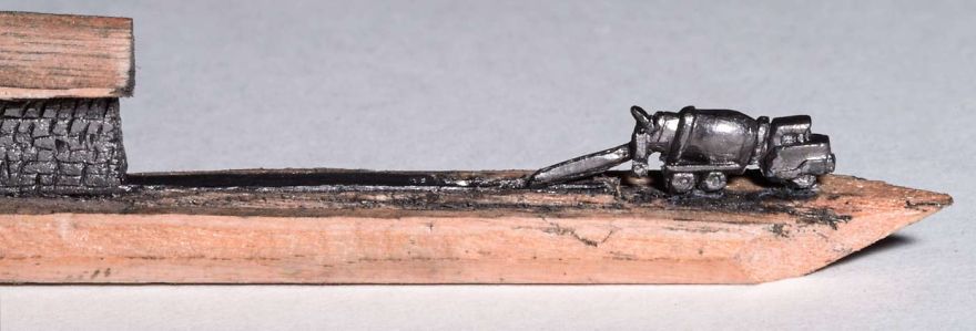 Фотография: Художница вырезает из карандашных грифелей крохотные шедевры №12 - BigPicture.ru