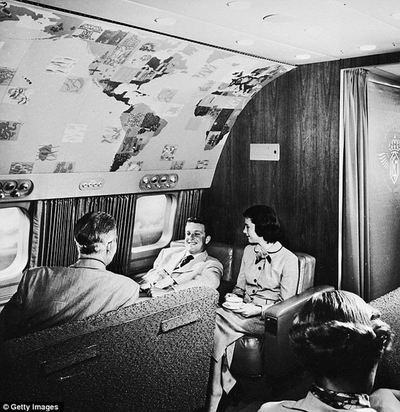 Фотография: Как раньше летали первым классом: икра, любой алкоголь, курение прямо в кресле и полноценное спальное место №18 - BigPicture.ru