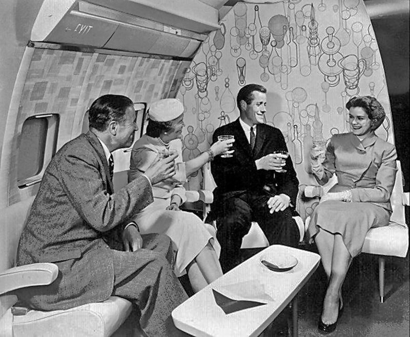Как раньше летали первым классом: икра, любой алкоголь, курение прямо в кресле и полноценное спальное место