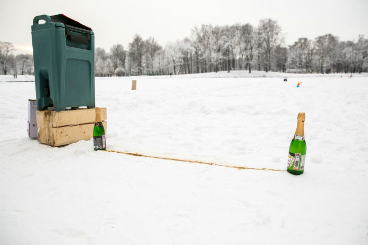Фотография: В Санкт-Петербурге прошел первый чемпионат по стрельбе пробками от шампанского №3 - BigPicture.ru