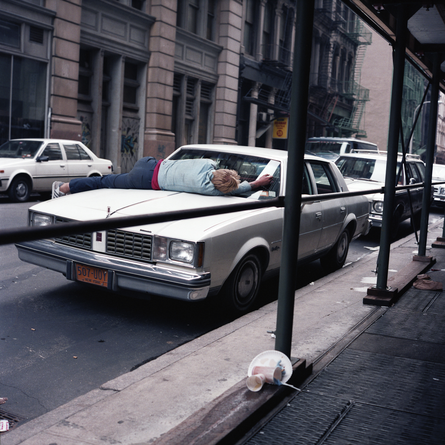 Фотография: Нью-Йорк 80-х годов, подозрительно напоминающий жизнь в СССР №14 - BigPicture.ru