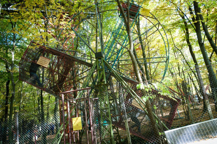 Фотография: Итальянец в одиночку построил парк аттракционов в лесу №6 - BigPicture.ru