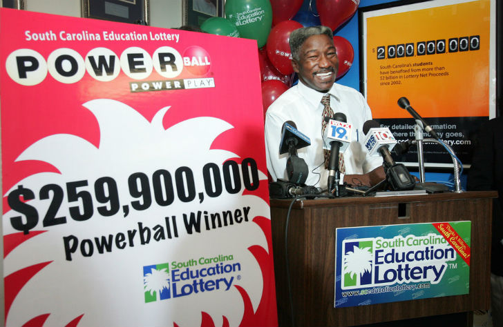Фотография: В США разыграли в лотерее самый крупный джекпот в мире — 1,5 миллиарда долларов №7 - BigPicture.ru