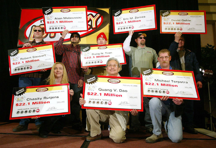 Фотография: В США разыграли в лотерее самый крупный джекпот в мире — 1,5 миллиарда долларов №11 - BigPicture.ru