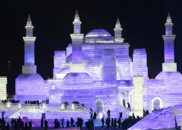 Песнь льда и снега: в Китае проходит международный фестиваль ледяной и снежной скульптуры