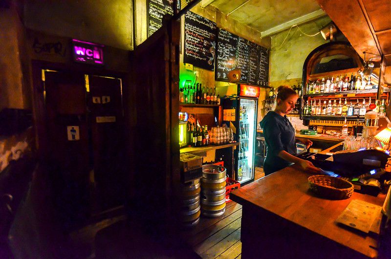Фотография: Легендарные руин-бары Будапешта №56 - BigPicture.ru