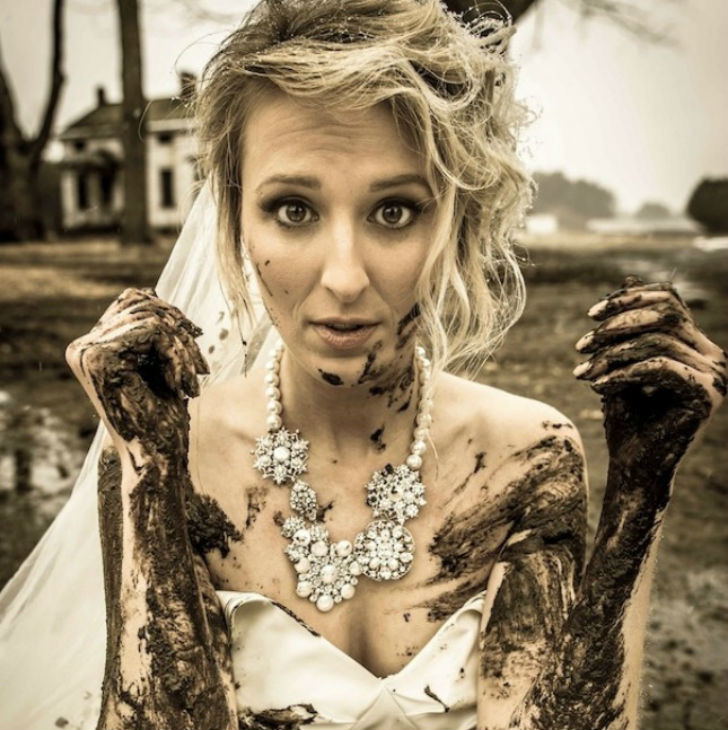 Фотография: Платье в хлам — чумовой тренд свадебной фотографии №2 - BigPicture.ru