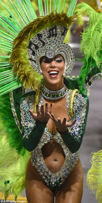 Фотография: Шоу должно продолжаться — в Рио-де-Жанейро стартовал карнавал-2016 №3 - BigPicture.ru