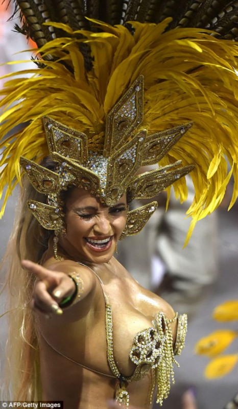 Фотография: Шоу должно продолжаться — в Рио-де-Жанейро стартовал карнавал-2016 №7 - BigPicture.ru