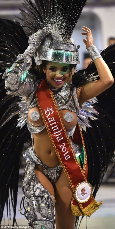 Фотография: Шоу должно продолжаться — в Рио-де-Жанейро стартовал карнавал-2016 №5 - BigPicture.ru